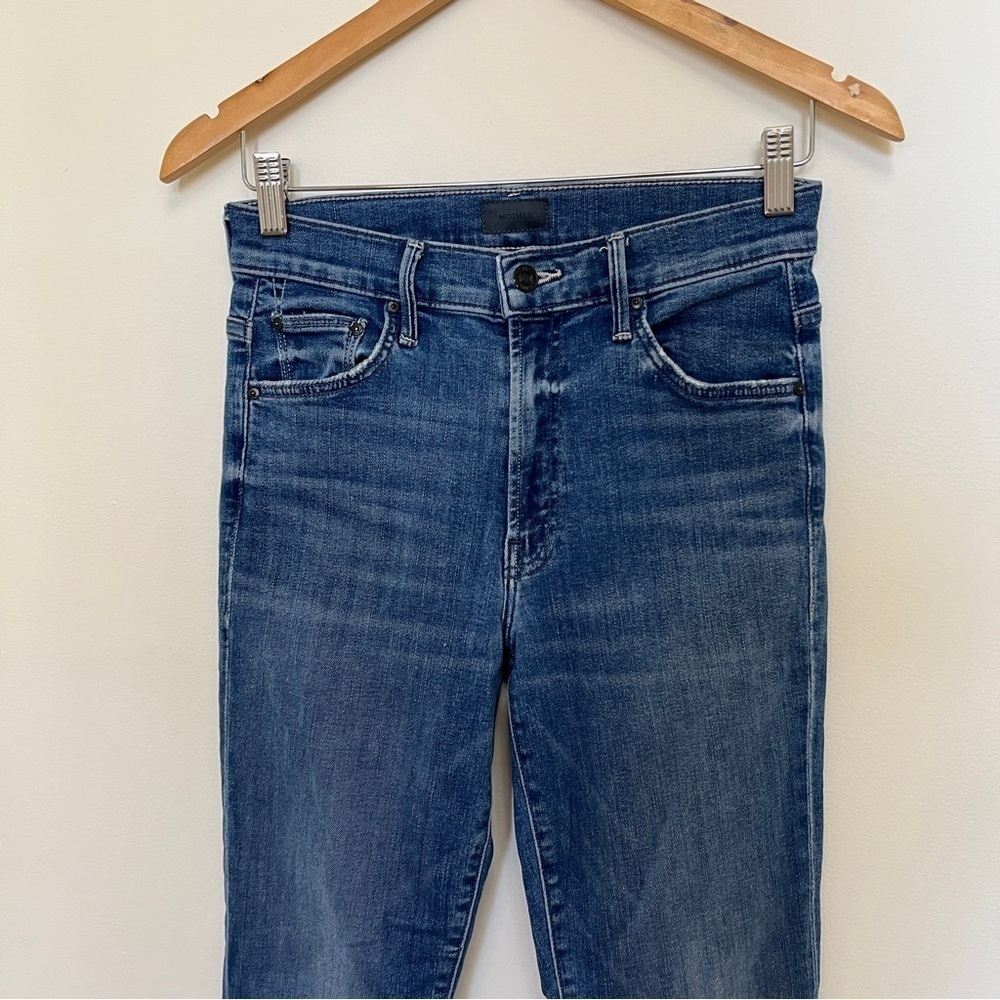MOTHER Women's The Insider Crop Step Fray Jeans in Wish On A Star Wash 26 - Picture 4 of 7